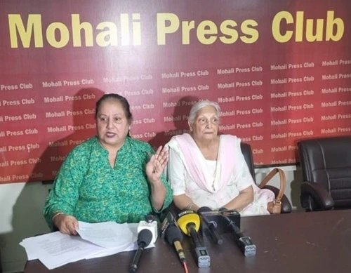 A 78-year-old millionaire woman was thrown out of the house by her only son A 78-year-old millionaire woman was thrown out of the house by her only son