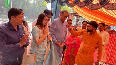 On the occasion of Vishwakarma Jayanti a special worship ceremony was organized today at Sector-40 Chowk by the Mazdoor Committee