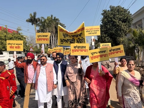 Aam Aadmi Party led by District President Prabhjot Kaur