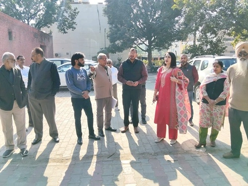 Councilor Gurbaksh Rawat accompanied by an engineering team and local Residents