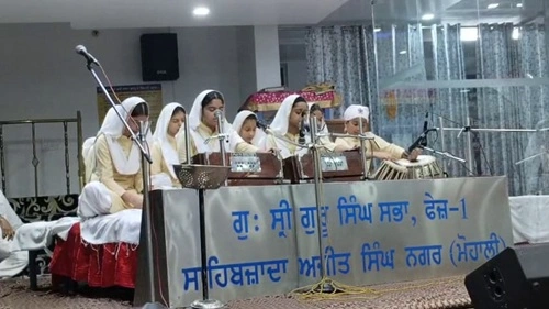 SGHSSPS40 PARTICIPATED AND PRESENTING SHABAD KIRTAN AT GURUDWARA SRI GURU SINGH SABHA PHASE I MOHALI (1)